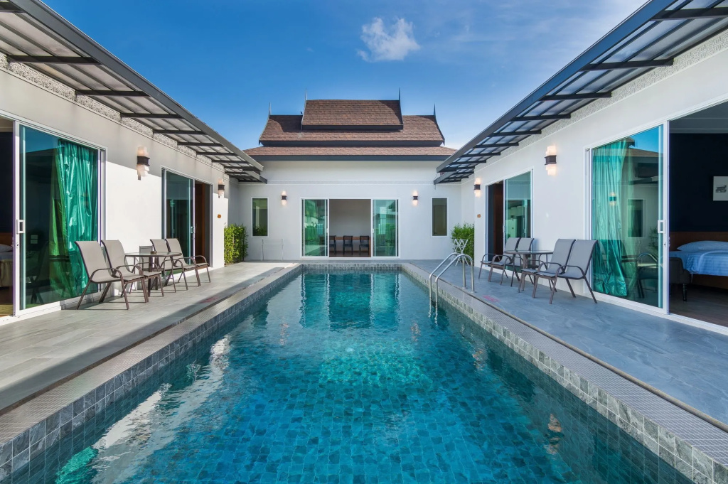 Phuket La Siesta, Naiharn Beach