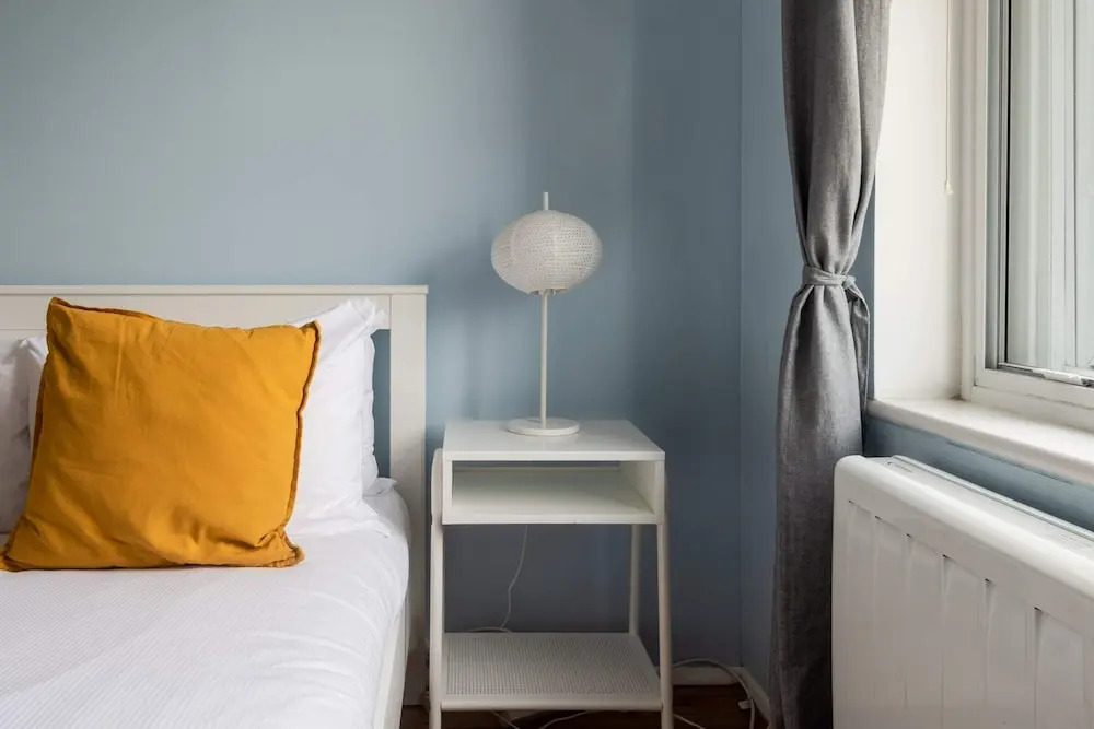 Wonderful 1BR Flat Fits 4 Guests - Newington