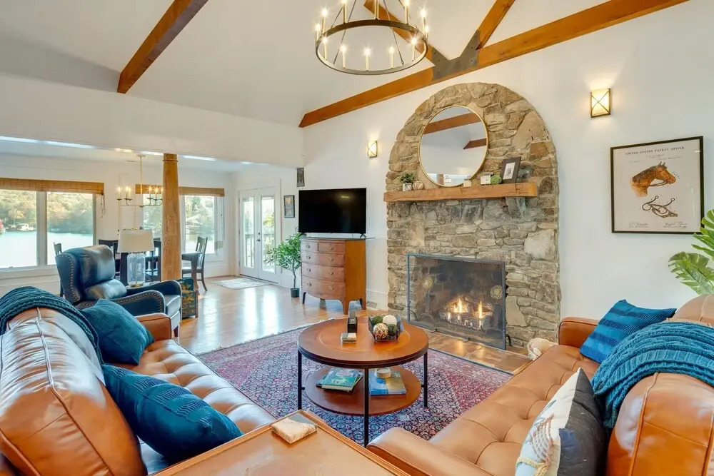 Lakefront Landrum Home w/ Deck, Fire Pit & Kayaks!