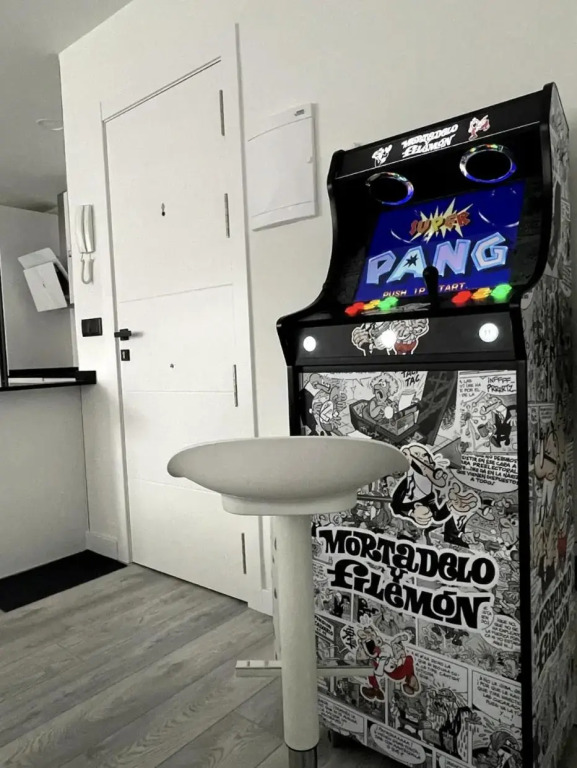 Apartamento Nuevo con patio, situado en el centro.