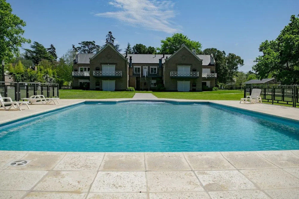 Los Robles Apart Hotel l Suites & Spa