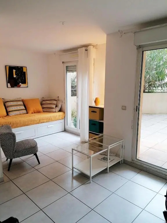 Studio neuf 25 m2, terrasse 35 m2 proche port Nice, Centre ville