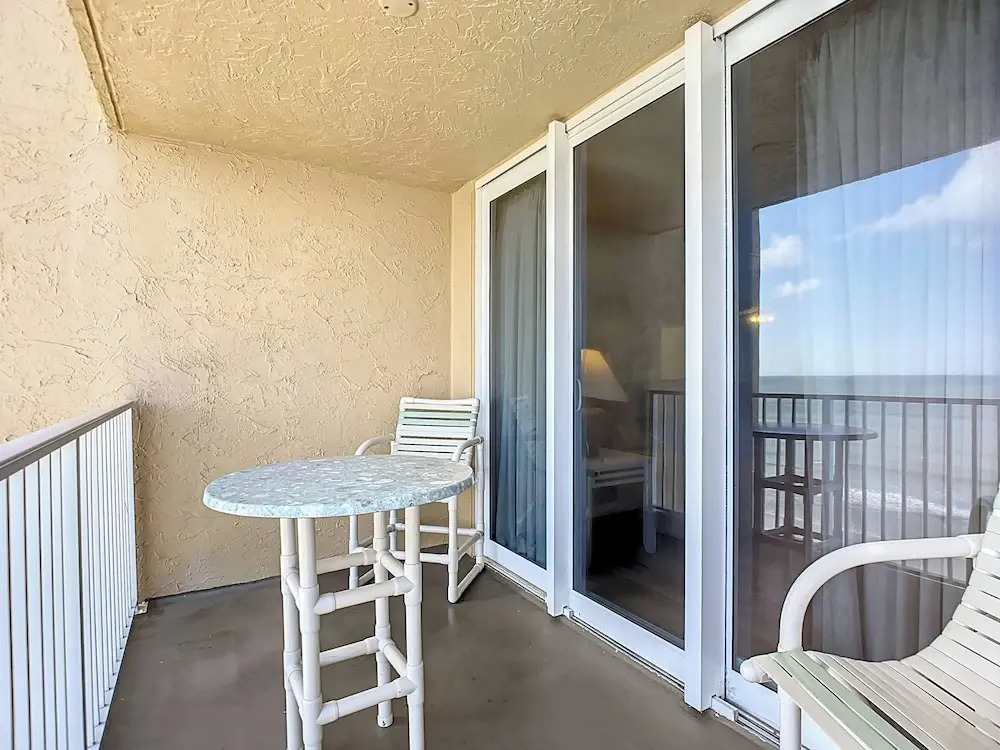 Oceania Beach Club 702