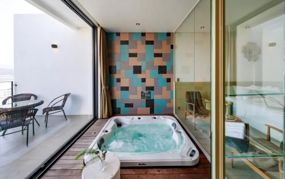Goseong Oho Rock Pool Villa Pension