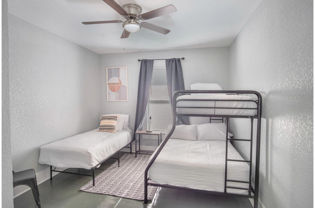 Wonderful 3 BR 2 BA Near Downtown