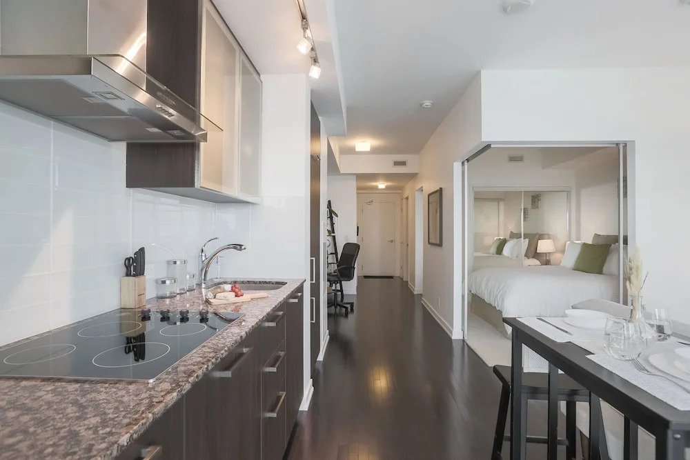 Noel Suites - York and Bremner