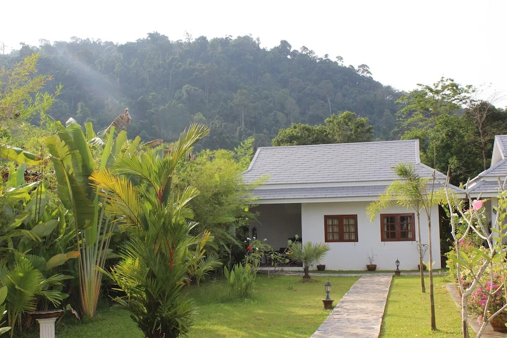 Villa Colina Khao Lak Rooms and Bungalows