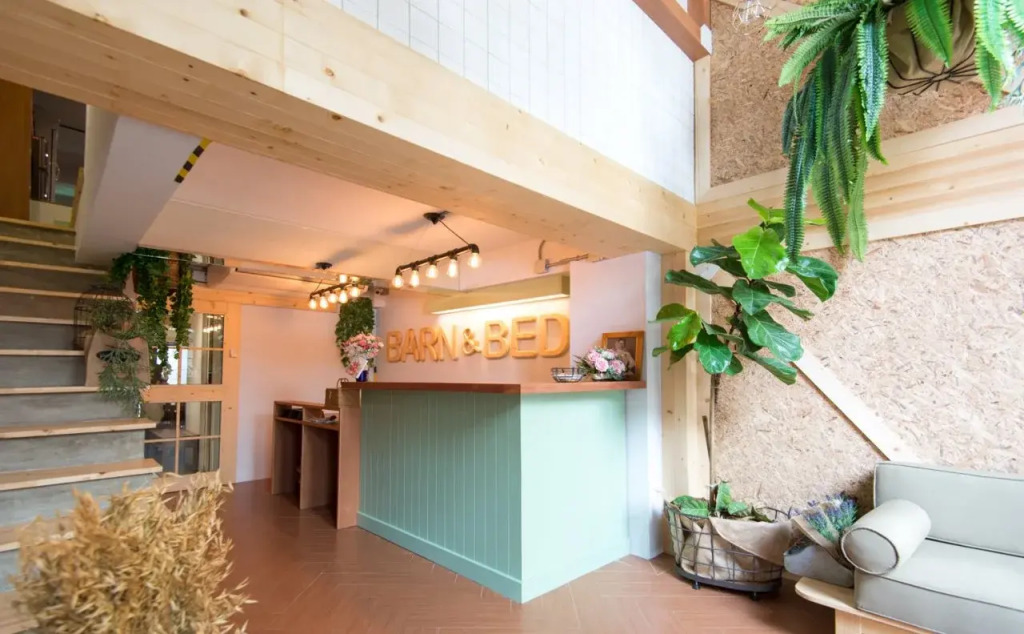 Barn & Bed Hostel at BTS Phrom Phong