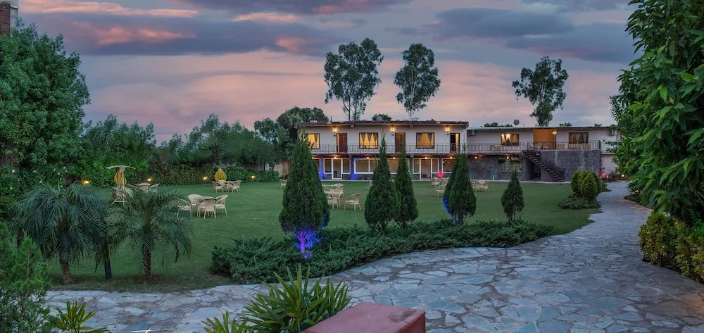 VOW HOTELS AND RESORTS