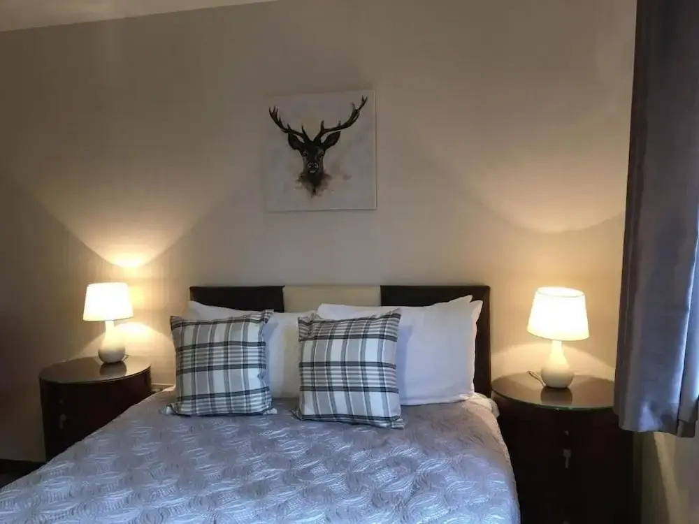 Snug hut 5-Hot Tub-Woodland Lodges-Pembrokshire-Tenby