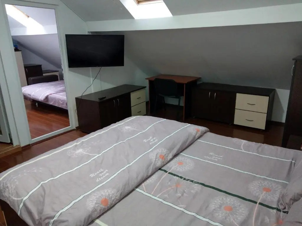 Apartament 5 camere cu balcon Costinesti plaja 5 minute Nucilor 6