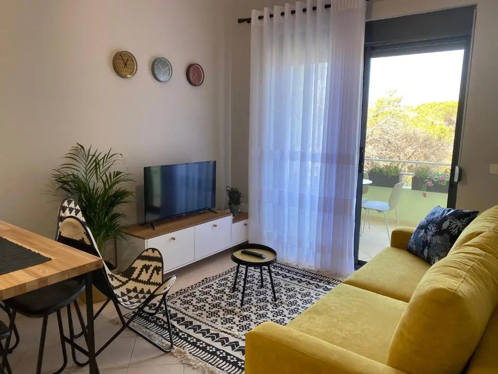 Cheerful 2-bedroom apartment in Golem