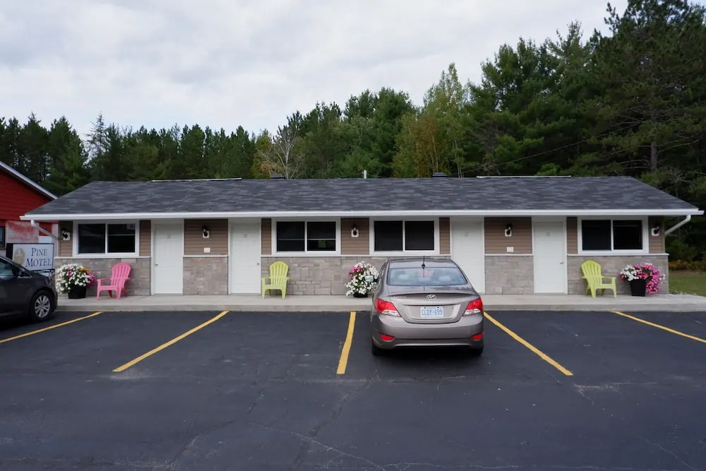 Pine Motel