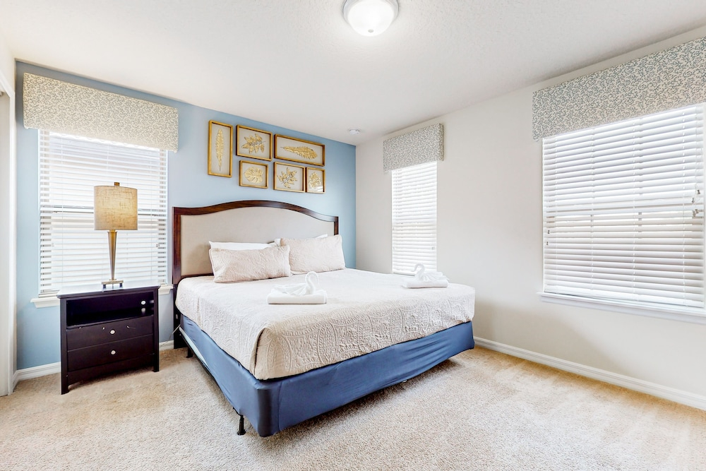 Spacious Home w/ Private Pool, Wifi, Central AC, Private Washer/dryer