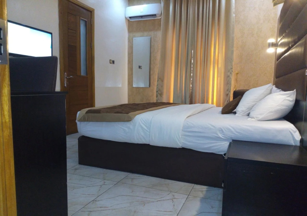 Bana Hotel & Suites