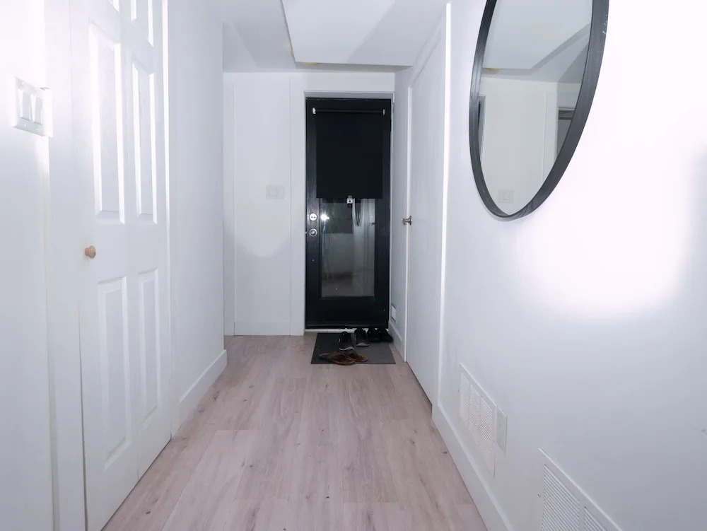 Cosy 1 Bedroom Suite in Leslieville
