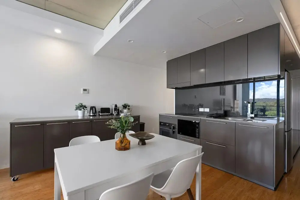Chic 1-bed Apartment Near Canberra's Bustling CBD