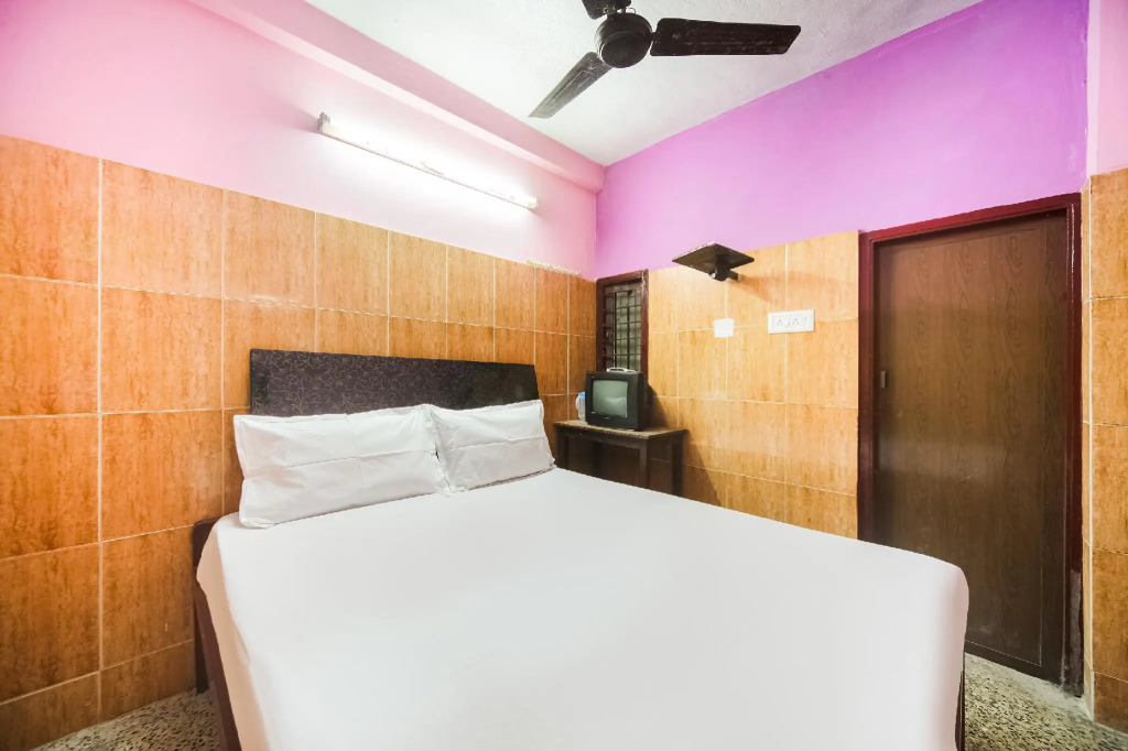 SPOT ON 45468 Kumarans Inn