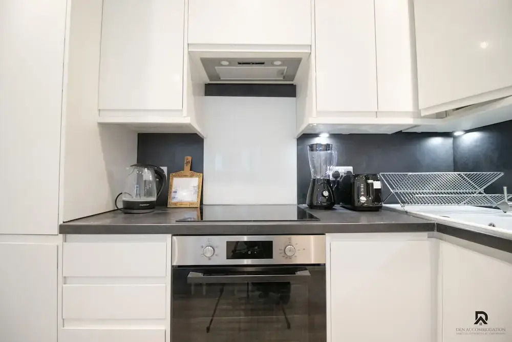 London Apt - Sleeps 4 - Parking - Wifi