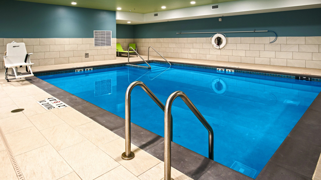 Holiday Inn Express & Suites Racine by IHG