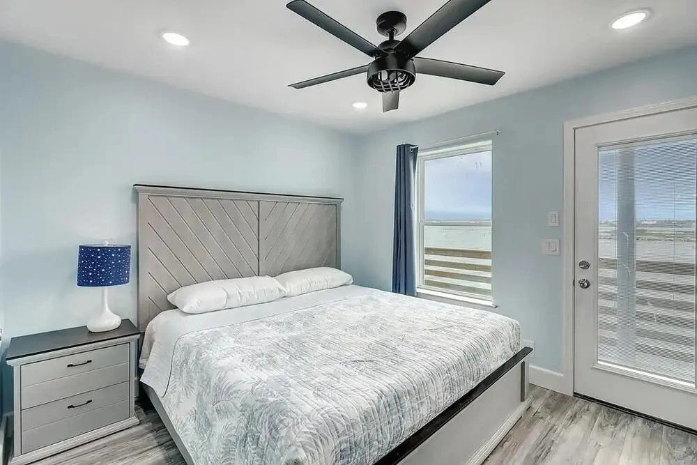 Laguna Shores 4 Bedroom Home by Redawning
