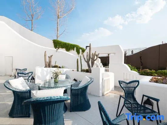 Sound on the Clouds Hotel Santorini, Dali
