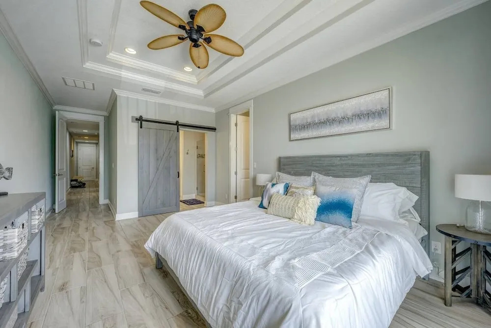 Sun-splashed Luxe Townhome - Walk to the Sand