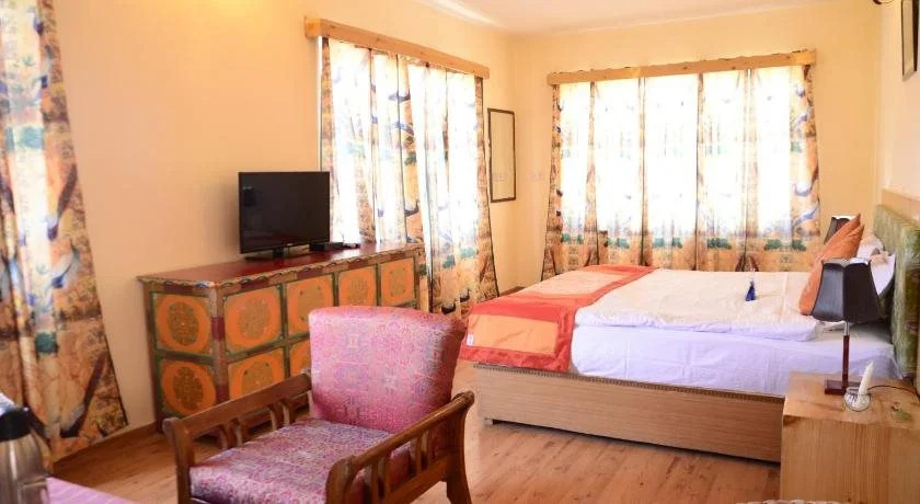 Hotel Lingzi - at the Mall Road & newly renovated