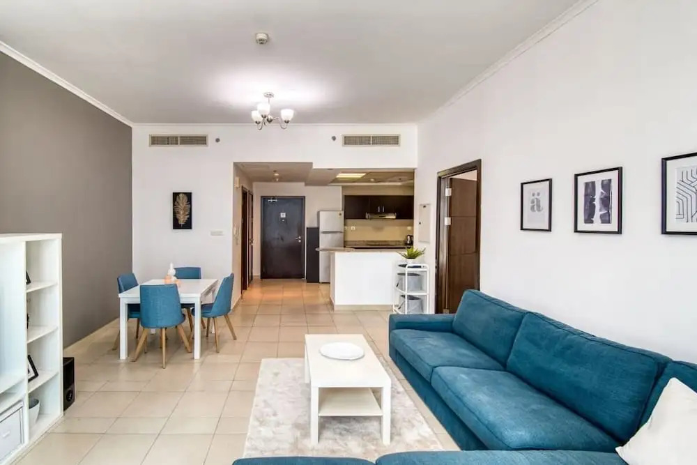Spacious and Bright Apt in the Heart of Marina!