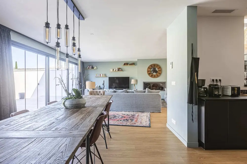 Stunning Home with Private Pool and Patio by GuestReady