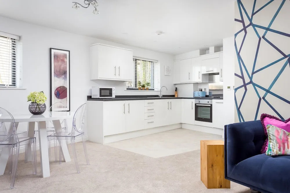 Elliot Oliver - Executive 2 Bedroom Garden Apartment
