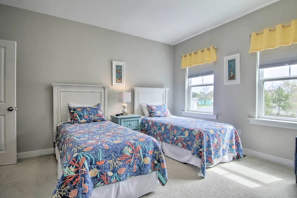 2 Mi to Bethany Beach: Modern Townhome w/ Patio