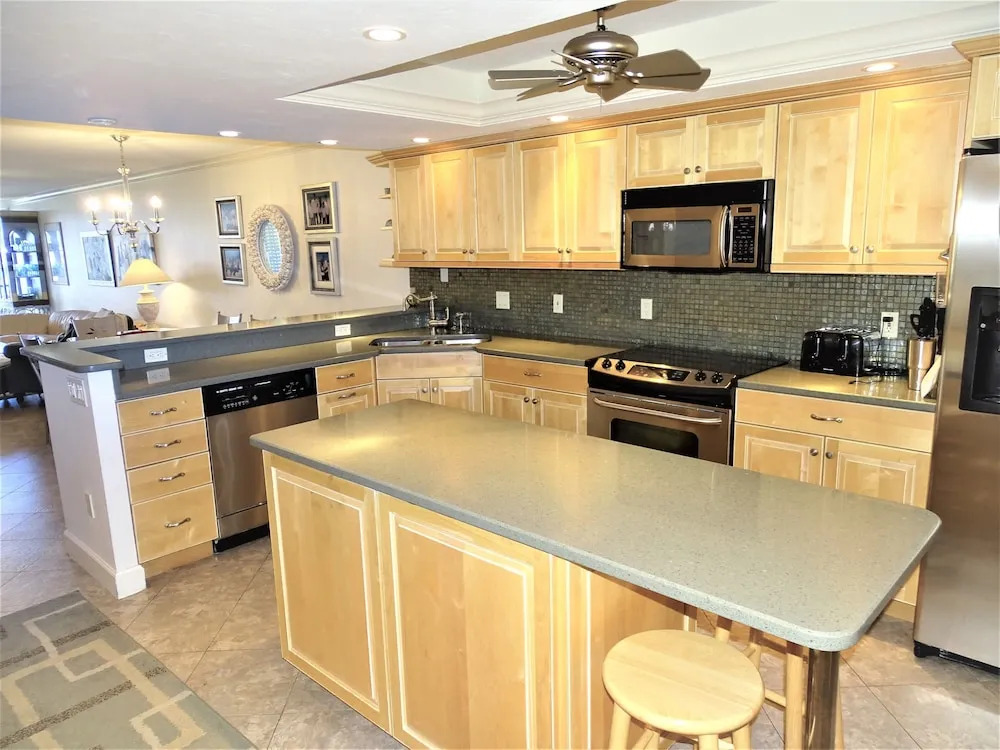 Gulf And Bay Club- A106 Updated Ground Floor Walk Out! 2 Bedroom Condo