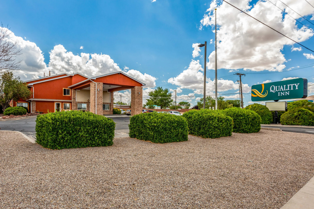 Quality Inn & Suites Farmington