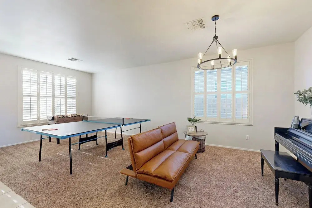 Hot Tub & Game Room: Poolside Paradise in Phoenix!