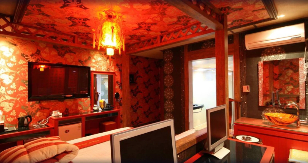Hera Hotel