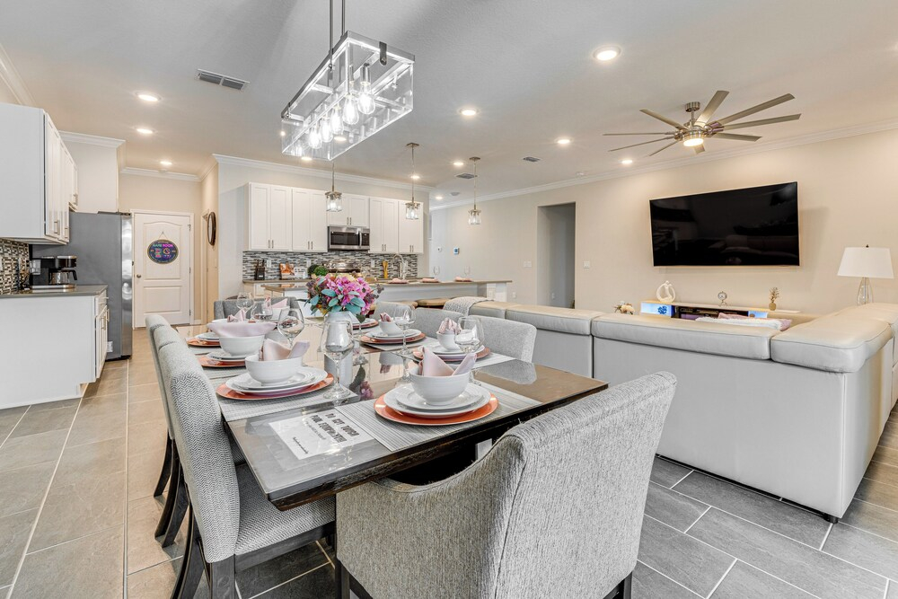 Relax, Play, Swim: Luxe Haines City Home w/ Lanai!