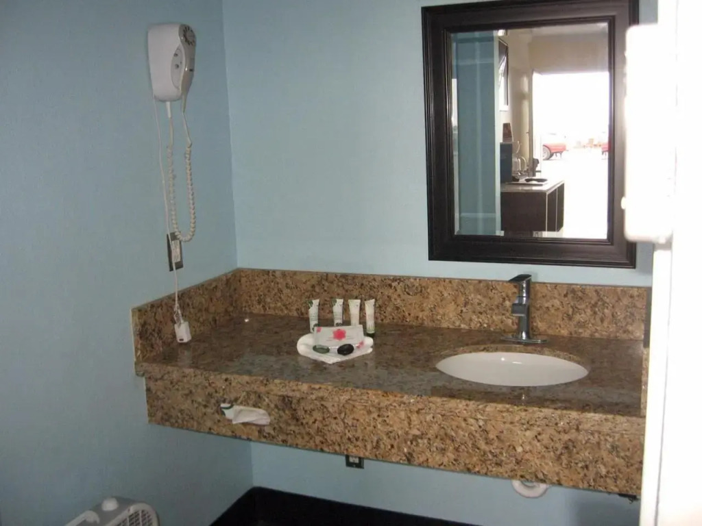 Dolphin Cove Motel