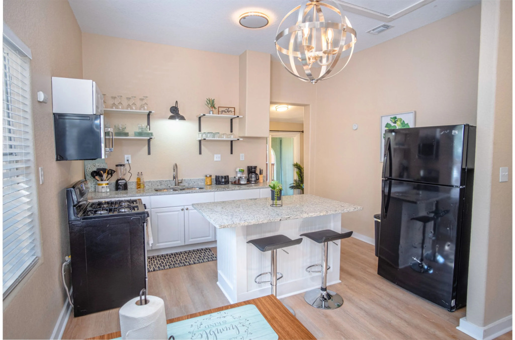 3 BR 1 BA Remodeled Home Near Downtown