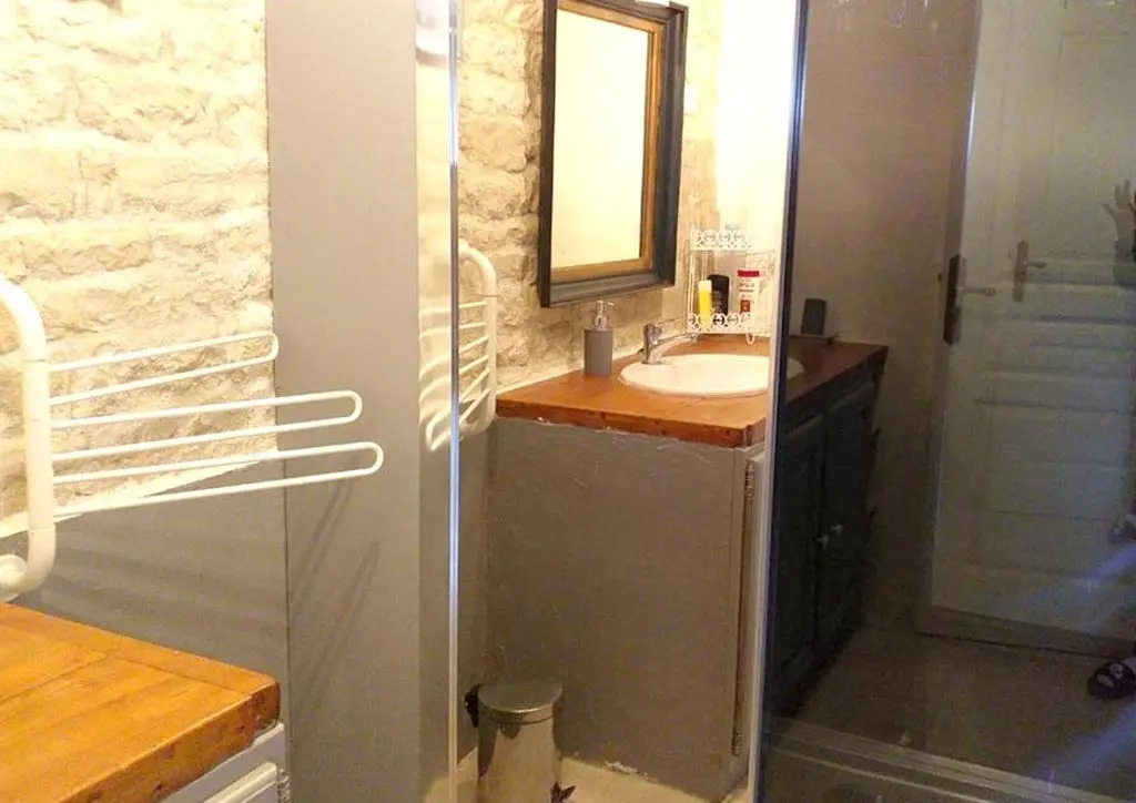 Maison d'une chambre avec jardin clos et wifi a Sigogne