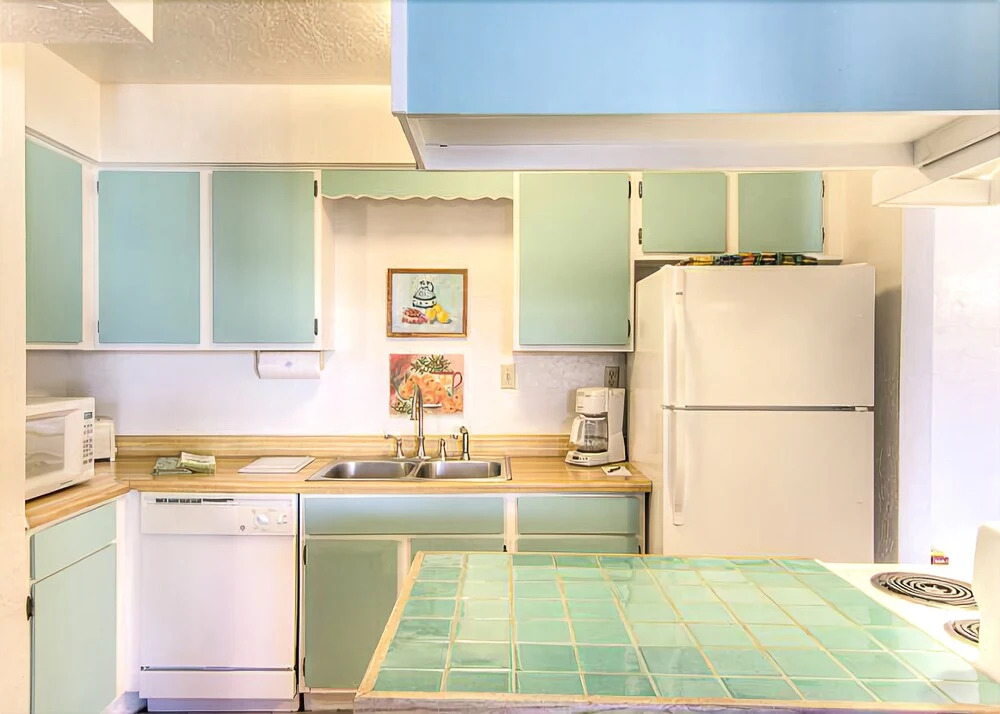 Artist Road #18, 2 Bedrooms, Sleeps 4, Flat Screen TV, Pool Access, WiFi