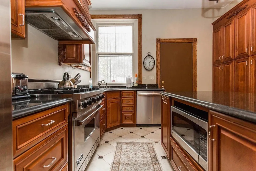 Safe Spacious Mansion Indowntown