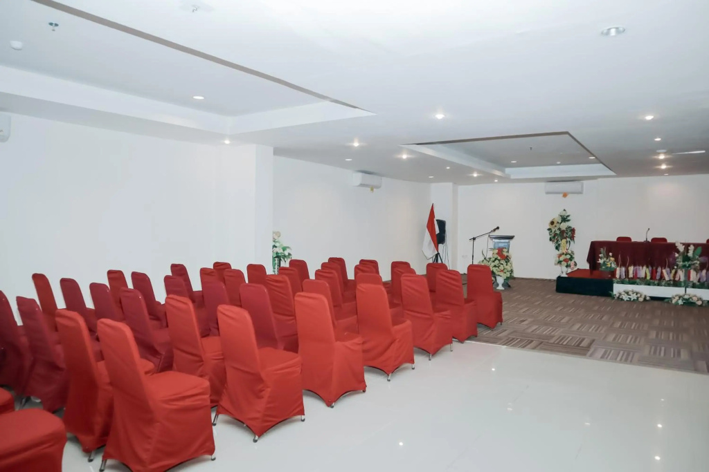 RedDoorz Plus At Grand Sayang Park Hotel Makassar