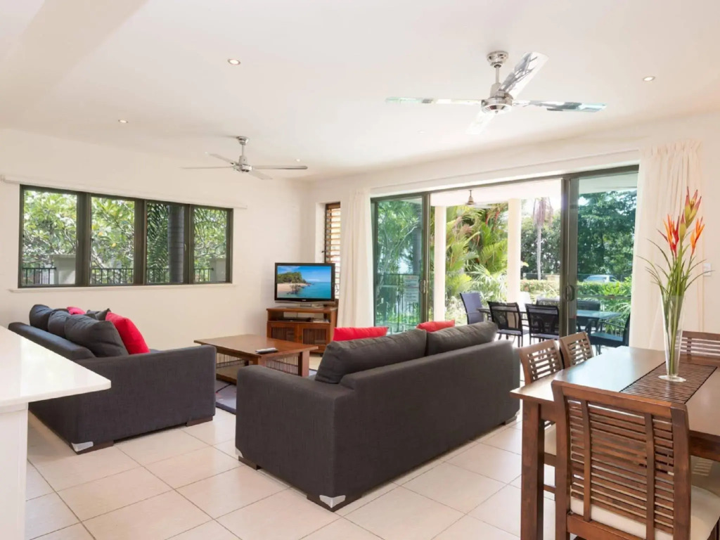 Cairns Beach Holiday Apartment