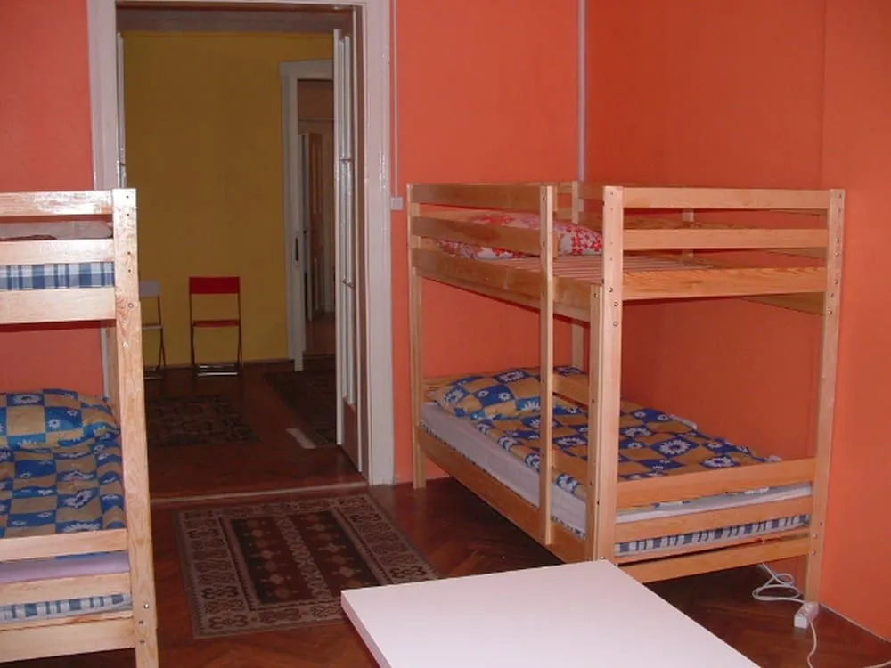 1st Apartments and Hostel