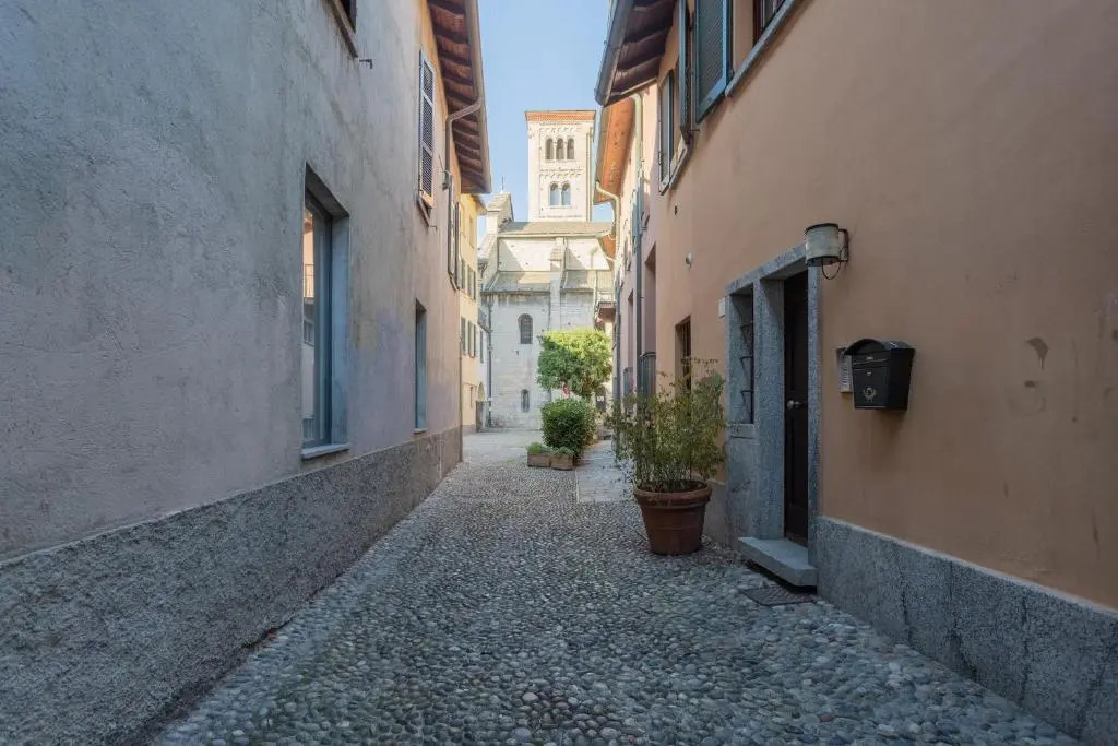Blue Attic - Historical Como City Center by Rent All Como