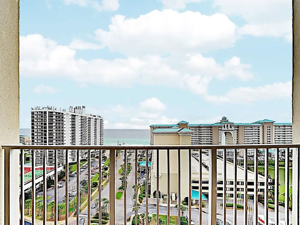 New Listing! Gulf-view Resort W/ Pool, Golf & Gym 3 Bedroom Condo