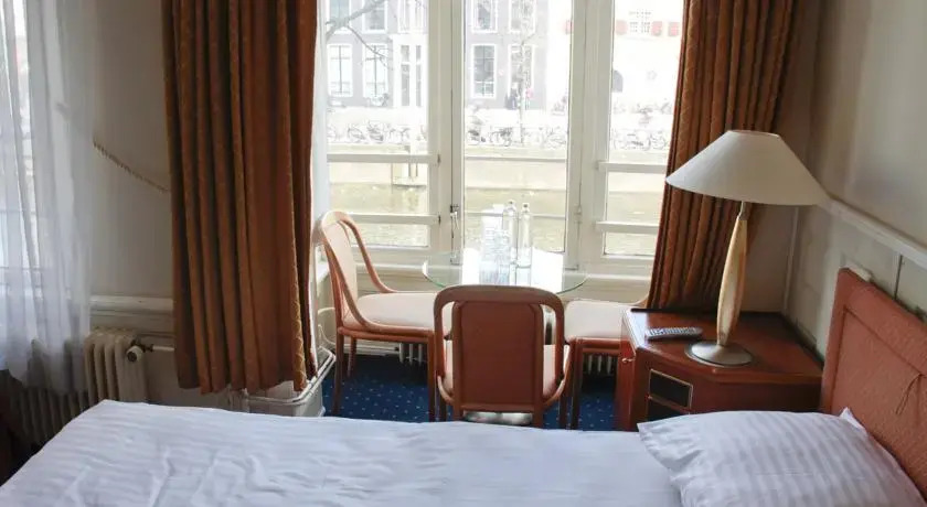 Waterfront Hotel