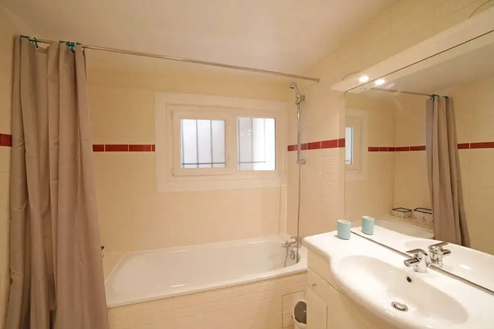 Nice Studio of 37m ² Center