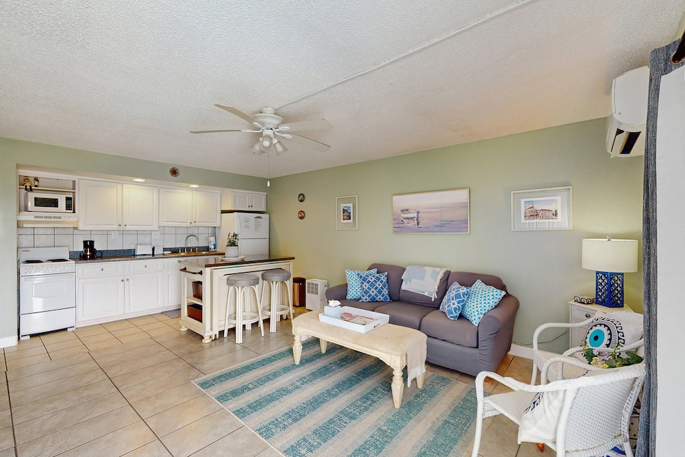 Mariners Cove 302